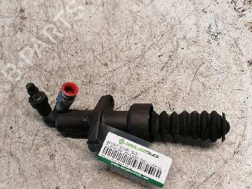 Used Clutch slave cylinder CHRYSLER VOYAGER / GRAND VOYAGER III (GS_, NS_) [1995-2001]  21480953
