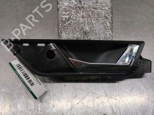 Højre bagtil invendig håndtag SKODA FABIA III (NJ3) 1.4 TDI (90 hp) 31038294