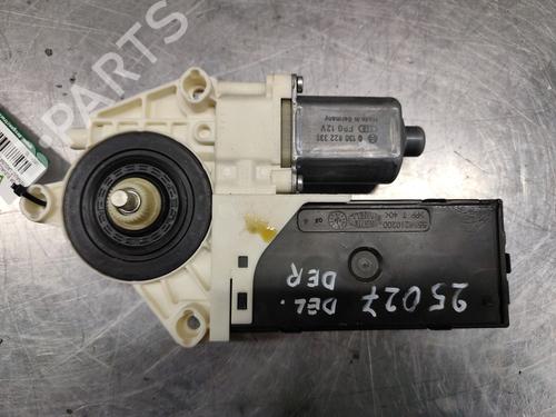 Used Right front window motor Right front window motor RENAULT LAGUNA III (BT0/1) 2.0 dCi (BT01, BT08, BT09, BT0E, BT0K, BT12, BT1C, BT1D,... (150 hp) 33398926 33398926