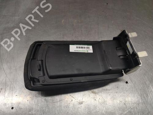 Used Armrest / Center console PEUGEOT 308 II (LB_, LP_, LW_, LH_, L3_) [2013-2021]  31036029