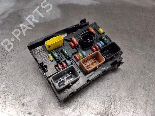 Used Fuse box Fuse box 37607174 37607174