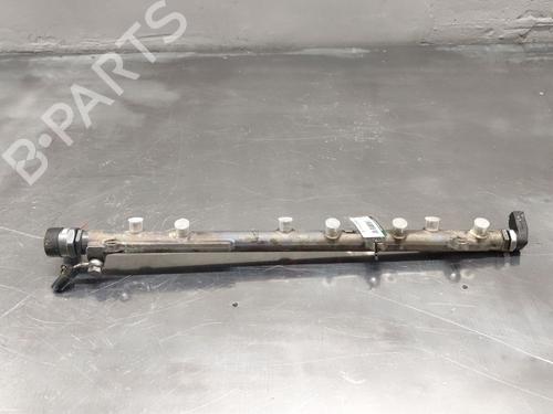 Rail D'Injecteurs BMW X5 (E70) xDrive 30 d (235 hp) 32358051