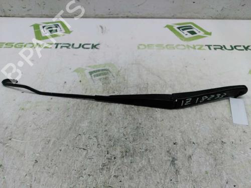 Used Front windshield wiper arm FIAT STILO (192_) 1.9 JTD (192_XE1A) (115 hp) 21434601