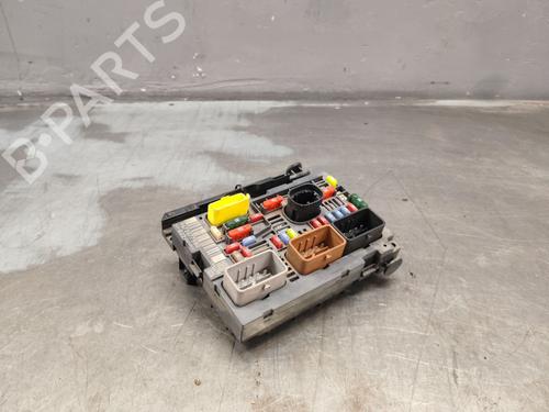 Used Fuse box Fuse box 39610082 39610082
