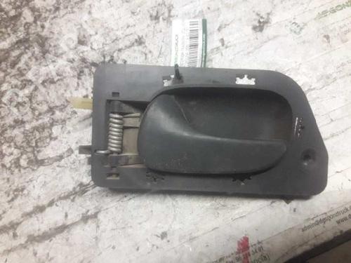 Used Rear left interior door handle RENAULT LAGUNA I (B56_, 556_) 1.9 dCi (B56W) (107 hp) 21472355