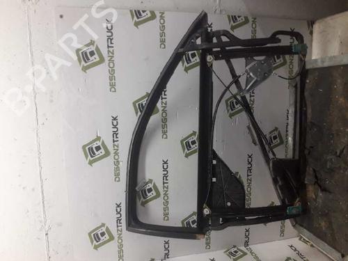 Rudehejsemekanisme Højre foran AUDI A3 (8L1) 1.8 (125 hp) 21461660