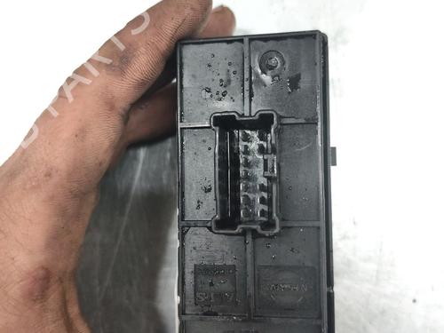 Right front window switch NISSAN JUKE (F15) 1.6 DIG-T NISMO RS | BP29618889I26 