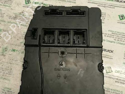 Used Fuse box RENAULT SCÉNIC II (JM0/1_) [2003-2010]  21475185