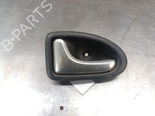 Venstre foran invendig håndtak RENAULT CLIO II (BB_, CB_) 1.5 dCi (B/CB08) (82 hp) 30586368