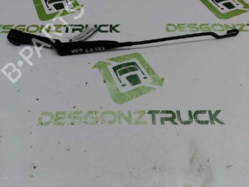 Used Front windshield wiper arm NISSAN MICRA II (K11) [1992-2007]  21432874