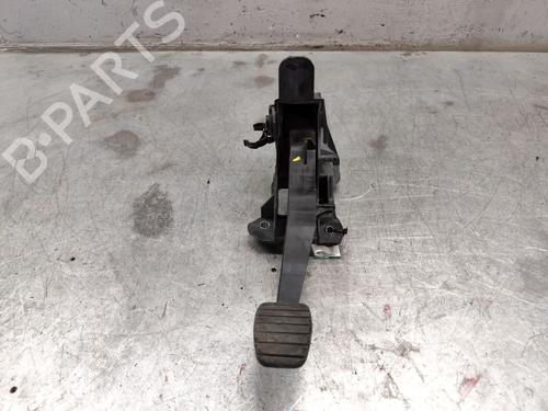 Used Clutch pedal DACIA SANDERO II TCe 90 (B8M1, B8MA, B8AC) (90 hp) 28681865
