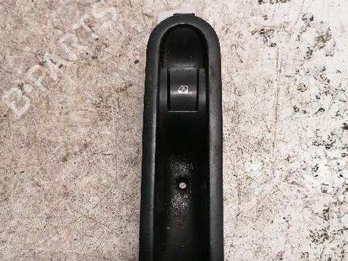 Used Right rear window switch RENAULT SCÉNIC II (JM0/1_) [2003-2010]  21478880
