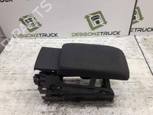 Used Armrest / Center console VW PASSAT B5.5 (3B3) 1.9 TDI (130 hp) 21457924