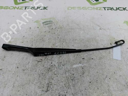 Used Front windshield wiper arm MERCEDES-BENZ M-CLASS (W163) ML 270 CDI (163.113) (163 hp) 21436656