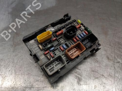 Used Fuse box Fuse box 38556939 38556939