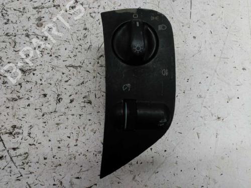 Commande de phare VW POLO Hatchback Van (86CF) 1.3 (54 hp) 24679346