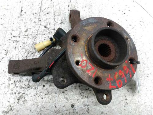 Used Left front steering knuckle RENAULT CLIO II (BB_, CB_) [1998-2016]  21439719