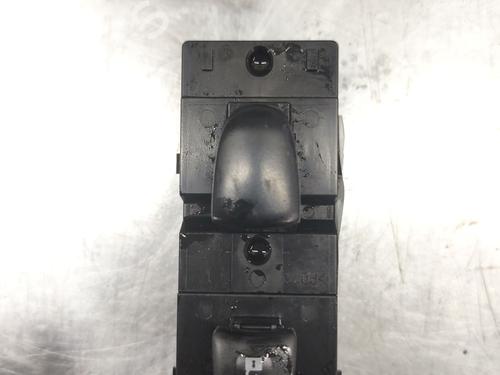 Used Right front window switch NISSAN JUKE (F15) 1.6 DIG-T NISMO RS (218 hp) 29618889