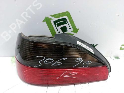Rückleuchte Links für PEUGEOT 306 Hatchback (7A, 7C, N3, N5) 1.9 D (69 hp) 21429871