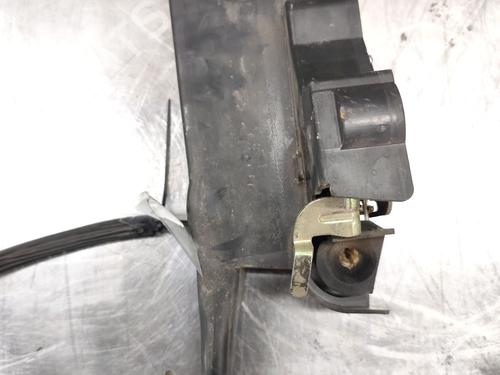 Używane Zamek drzwi przednich prawych MERCEDES-BENZ M-CLASS (W163) ML 270 CDI (163.113) (163 hp) 30078257