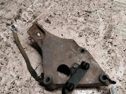 Used Engine mount BMW 1 (E87) 120 d (177 hp) 21477383