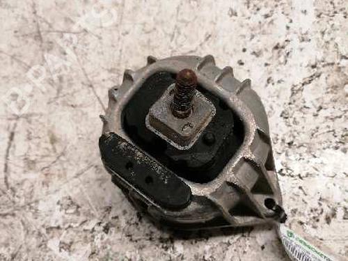 Used Engine mount BMW 1 (E87) 120 d (177 hp) 21477386