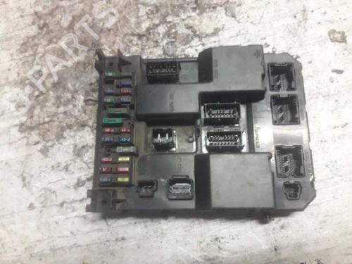 Used Fuse box PEUGEOT 307 SW (3H) 2.0 HDi 135 (136 hp) 21470998