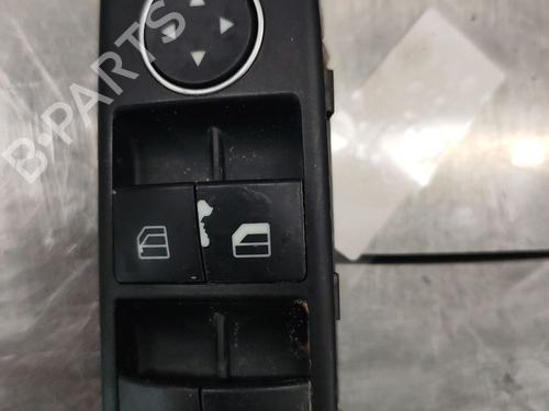 Używane Przełącznik szyby przedniej lewej INFINITI Q30 1.5 D (109 hp) 29884950