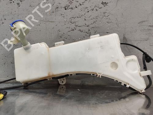 Used Windscreen washer tank PEUGEOT 5008 II (MC_, MJ_, MR_, M4_) 1.5 BlueHDi 130 (MCYHZJ, MCYHZR, MCYHZX) (131 hp) 30697820