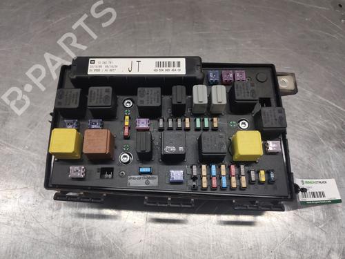 Used Fuse box Fuse box OPEL ASTRA H (A04) 1.7 CDTI (L48) (100 hp) 33886667 33886667