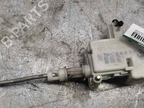 central-lock-pump-seat-leon-1m1-6k5862159r-2-pins-1999-2000-2001-2002-2003-2004-2005-2006-21408319 main image