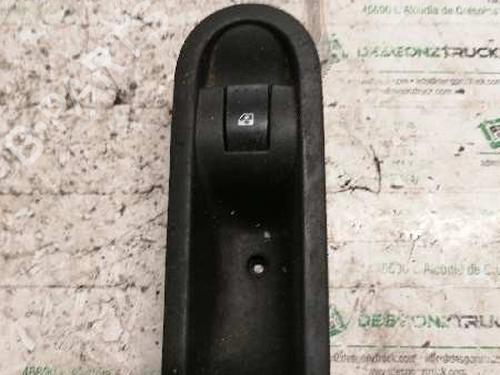Used Left rear window switch RENAULT MEGANE II (BM0/1_, CM0/1_) [2001-2012]  21475996
