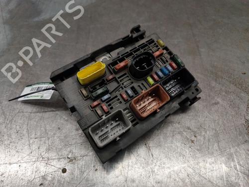 Used Fuse box Fuse box 38702208 38702208