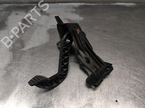Used Clutch pedal Clutch pedal RENAULT MASTER III Van (FV) 2.3 dCi 125 FWD (FV0C, FV0D, FV0G, FV0H, FV0J, FV0K,... (125 hp) 35945352 35945352