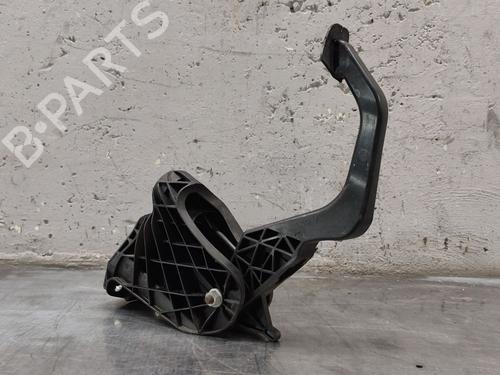 Used Clutch pedal VW TOURAN (1T3) 1.6 TDI (105 hp) 32008393