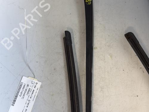 Used Front windshield wiper arm AUDI A4 B7 (8EC) 2.7 TDI (180 hp) 23797765