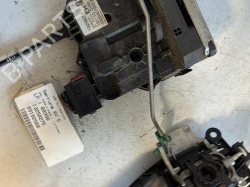 Used Front right lock OPEL CORSA D (S07) 1.3 CDTI (L08, L68) (75 hp) 21329410