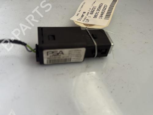 Used Electronic module PEUGEOT 2008 II (UD_, US_, UY_, UJ_, UR_, UC_) 1.2 PureTech 130 (USHNS, URHNS) (130 hp) 25116440