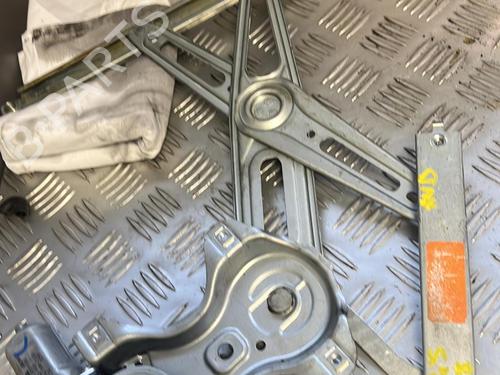 Used Front right window mechanism TOYOTA YARIS (_P9_) 1.4 D-4D (NLP90_, NLP90R) (90 hp) 21341004