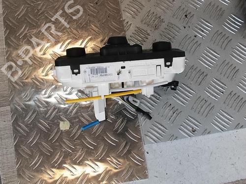 Commande Chauffage RENAULT CLIO III (BR0/1, CR0/1) 1.5 dCi (BR17, CR17) (86 hp) 21329154