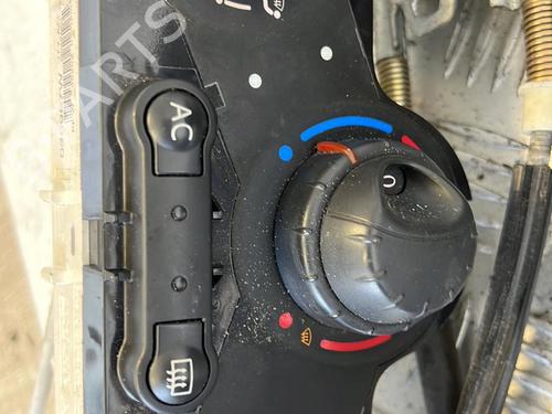 Airco bedieningspaneel RENAULT CLIO III Grandtour (KR0/1_) 1.5 dCi (KR0F) (86 hp) 21338328