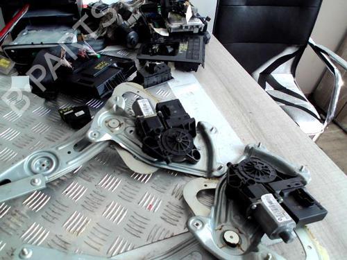 Rudehejsemotor bagstkærm højre RENAULT SCÉNIC III (JZ0/1_) 1.5 dCi (106 hp) 21356317