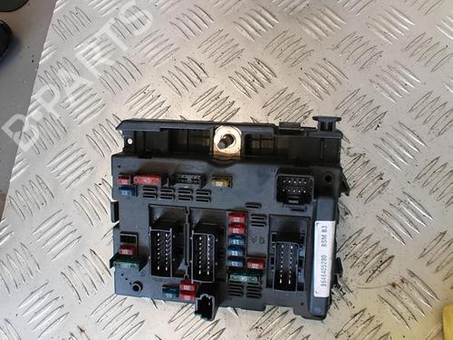 Used Fuse box PEUGEOT 206 CC (2D) 1.6 16V (2DNFUF, 2DNFUR) (109 hp) 21340529