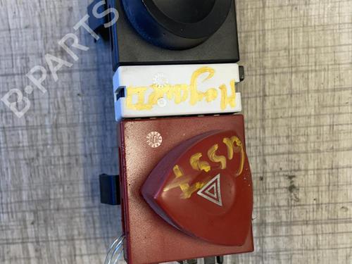 Used Warning switch RENAULT MEGANE II Estate (KM0/1_) 1.5 dCi (KM0F, KM0T, KM2B) (82 hp) 21358917