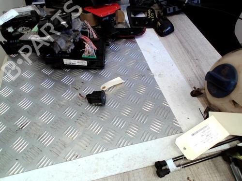 Used Switch RENAULT SCÉNIC III (JZ0/1_) 1.5 dCi (106 hp) 21348648