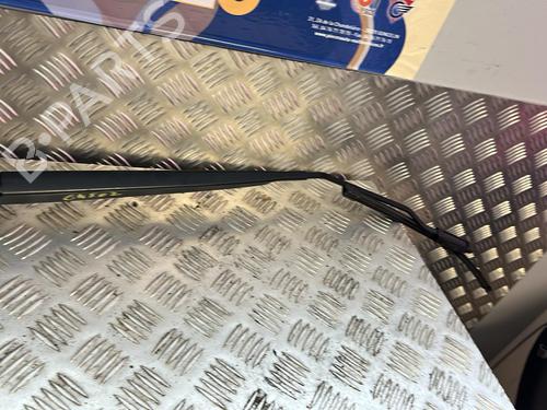 Used Front windshield wiper arm RENAULT MEGANE IV Hatchback (B9A/M/N_) 1.5 Blue dCi 115 (B9A6) (116 hp) 21332818