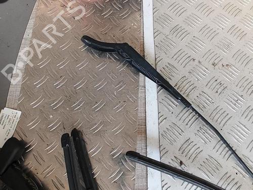 Used Front windshield wiper arm PEUGEOT 208 I (CA_, CC_) 1.6 HDi / BlueHDi 75 (75 hp) 21335699