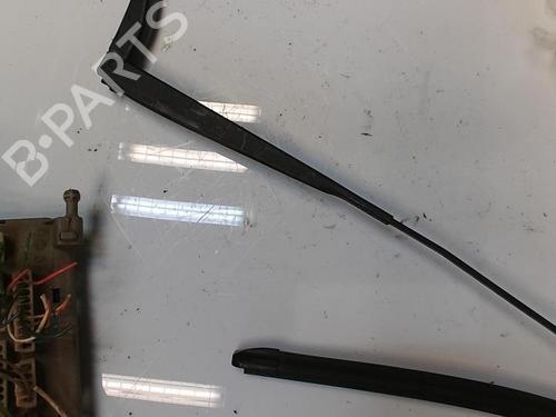 Used Front windshield wiper arm RENAULT CLIO III (BR0/1, CR0/1) 1.5 dCi (C/BR0G, C/BR1G) (68 hp) 25269601