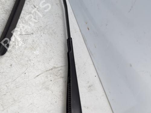 Used Front windshield wiper arm PEUGEOT 208 I (CA_, CC_) 1.6 HDi / BlueHDi 75 (75 hp) 23797736