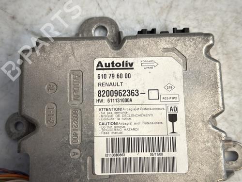 Airbag module RENAULT CLIO III (BR0/1, CR0/1) 1.2 16V (BR02, BR0J, BR11, CR02, CR0J, CR11) (75 hp) 25588151